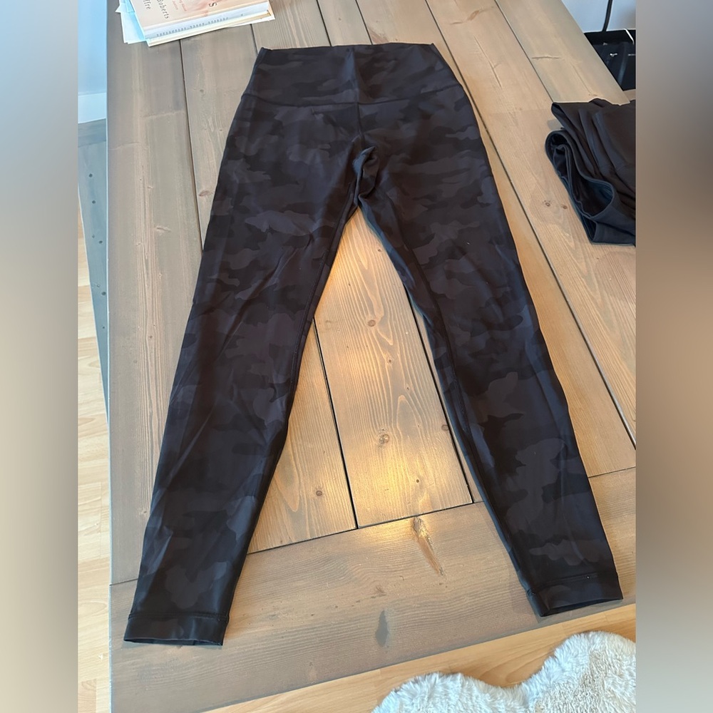 lululemon athletica Wunder Under 28” Black Camouflage Leggings